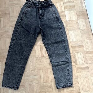 High waisted Baggy jeans from Zara … size 0 US (like new)